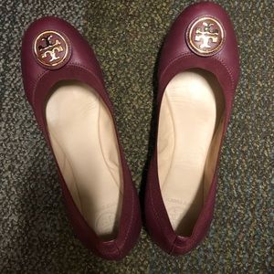 Like new Tory Burch Caroline plum flat - size 10